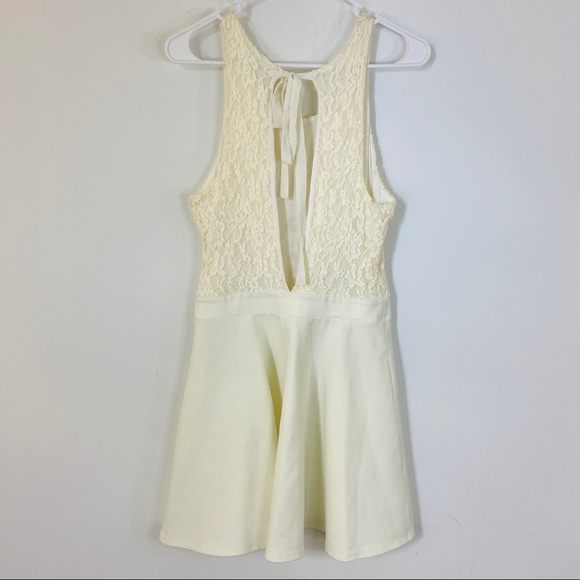 Urban Outfitters Kimchi Blue Cream Lace Skater Dress Fit Flare Backless Medium - Picture 11 of 14